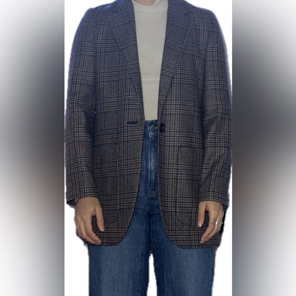 Selling this Madewell blazer, only worn once. Size 00 - accurate to size. Plaid